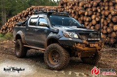 Plastové lemy Kut Snake Toyota Hilux SR / SR5, 95mm Plastové lemy Kut Snake Toyota Hilux SR / SR5, 95mm